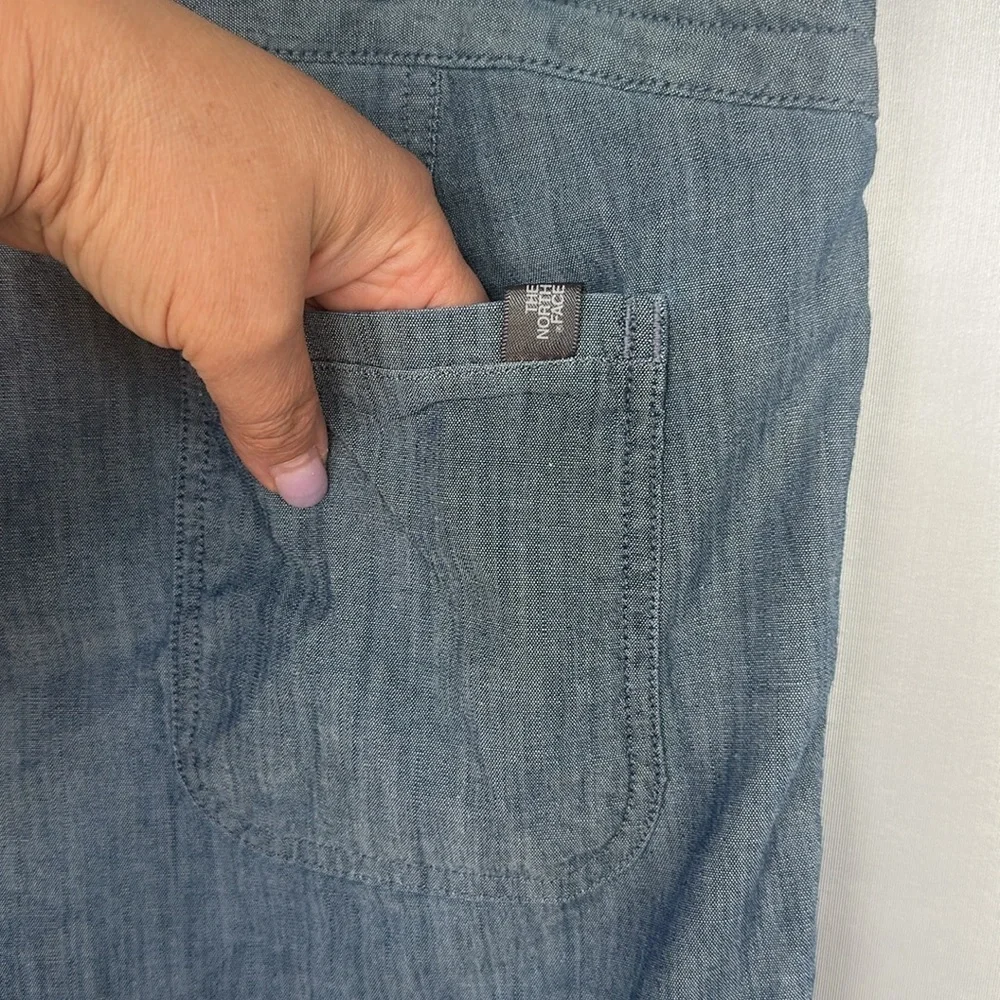 The North Face Wander Free Women’s Chambray Shorts SZ 12 Drawstring Pockets Zip
